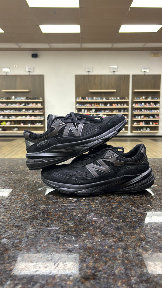 NB 990v6 Triple Black used no box
