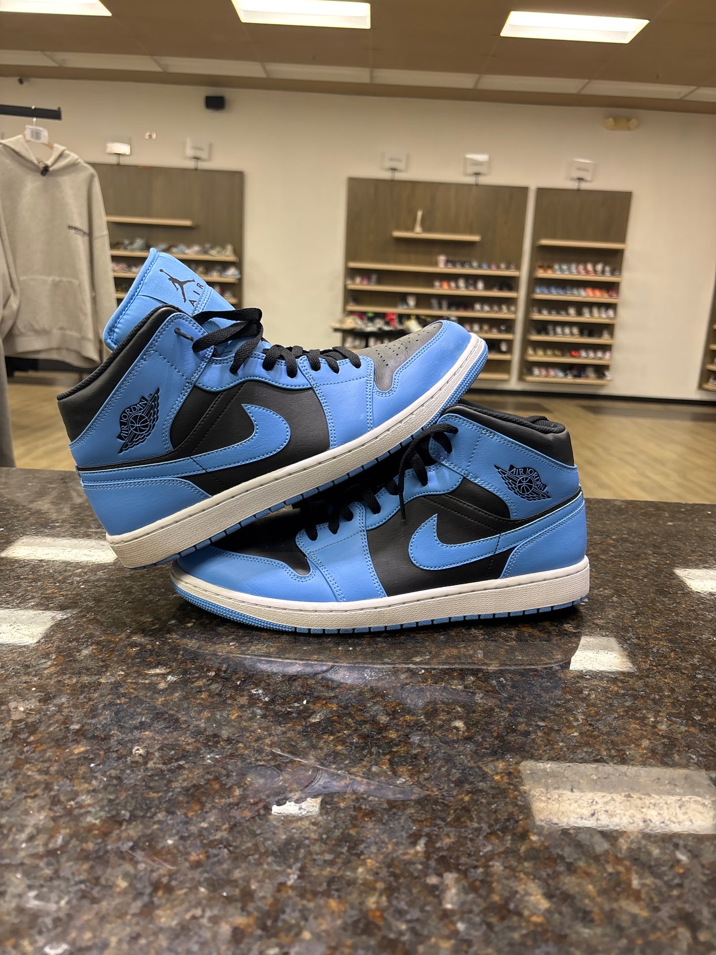 Jordan 1 university blue black used no box