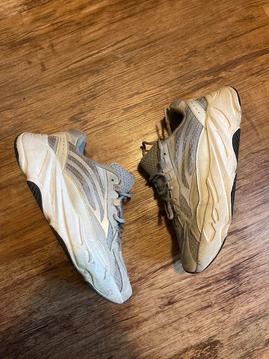 Yeezy 700 static PRE OWNED
