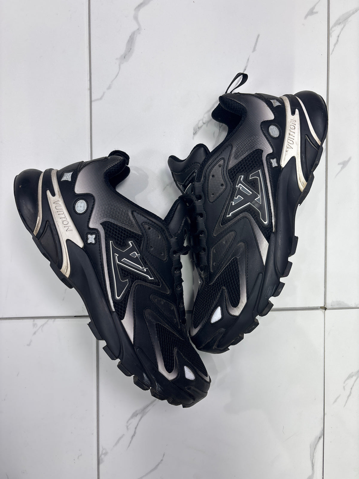 Louis Vuitton ‘Black Runner Tatic’ USED NO BOX