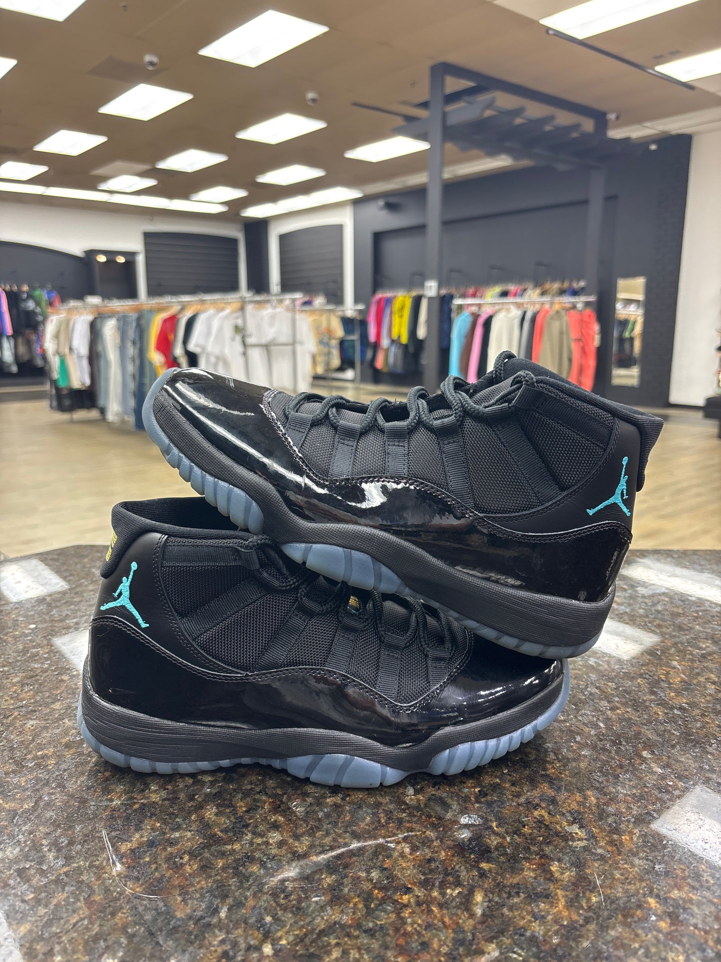Jordan 11 Gamma USED NO BOX