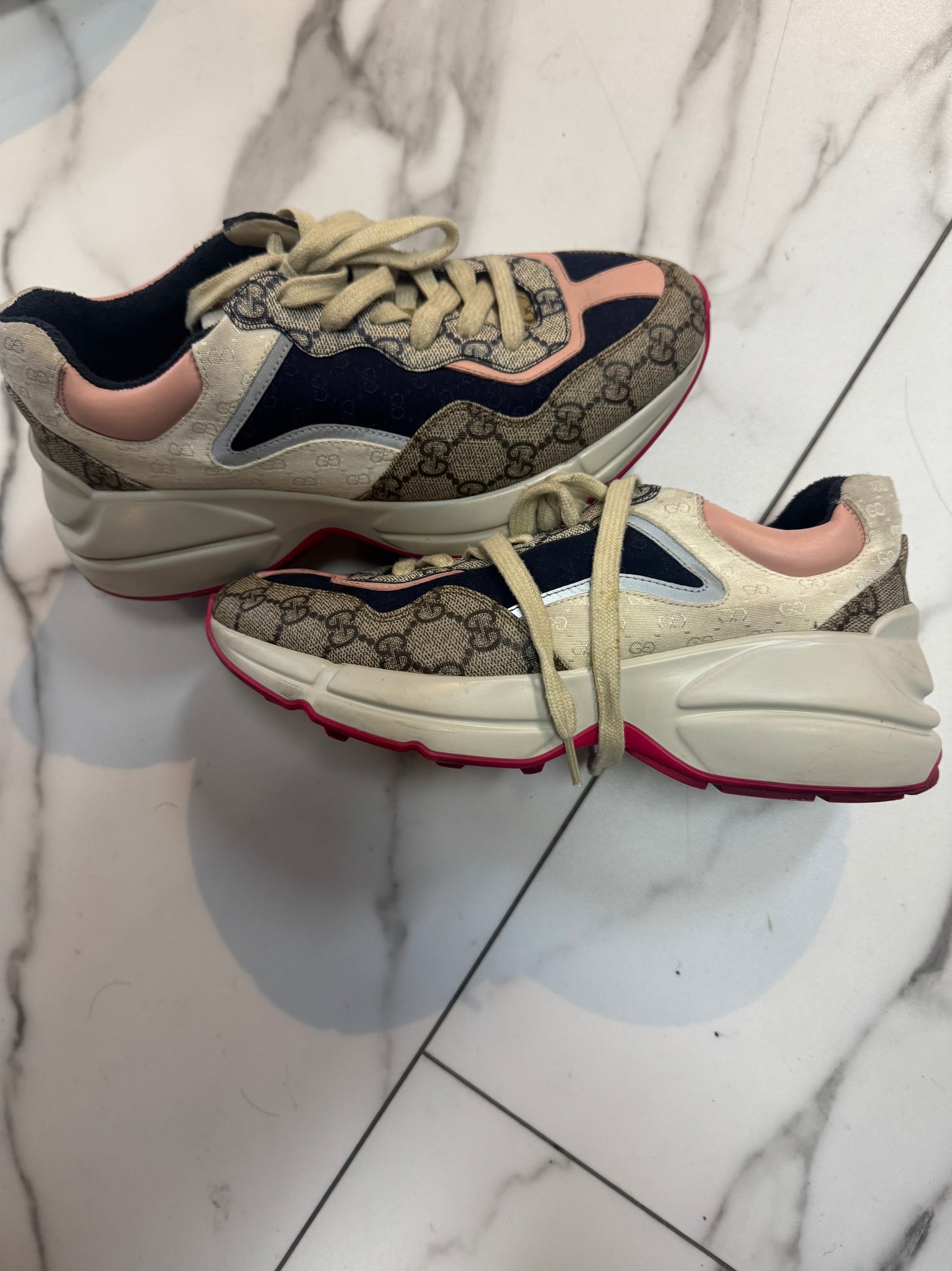 Gucci Cream w Pink w no box