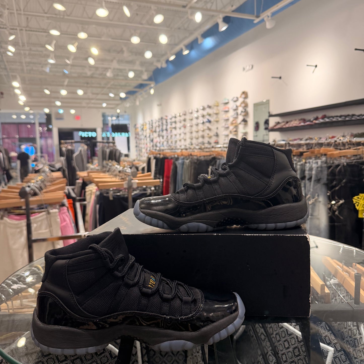 Jordan 11 Gamma USED W BOX