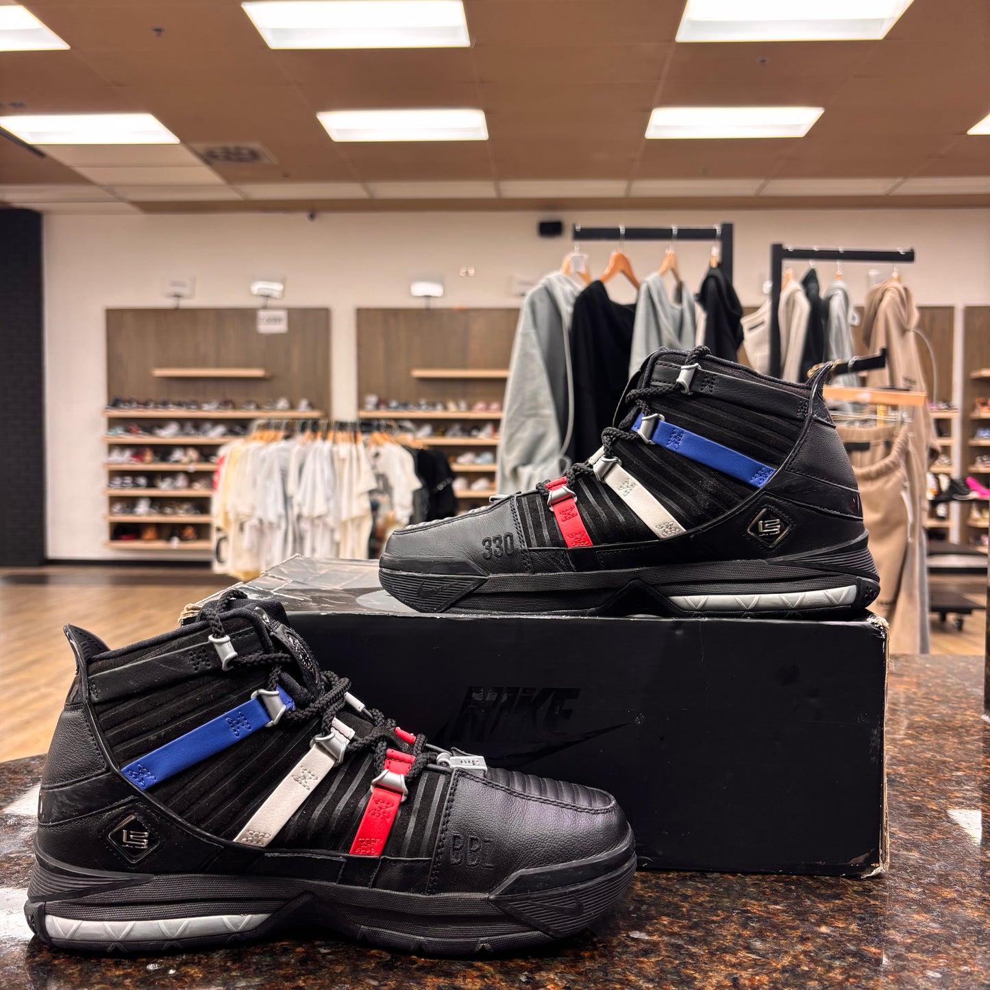 LeBron 3 ‘The Shop’ USED W BOX