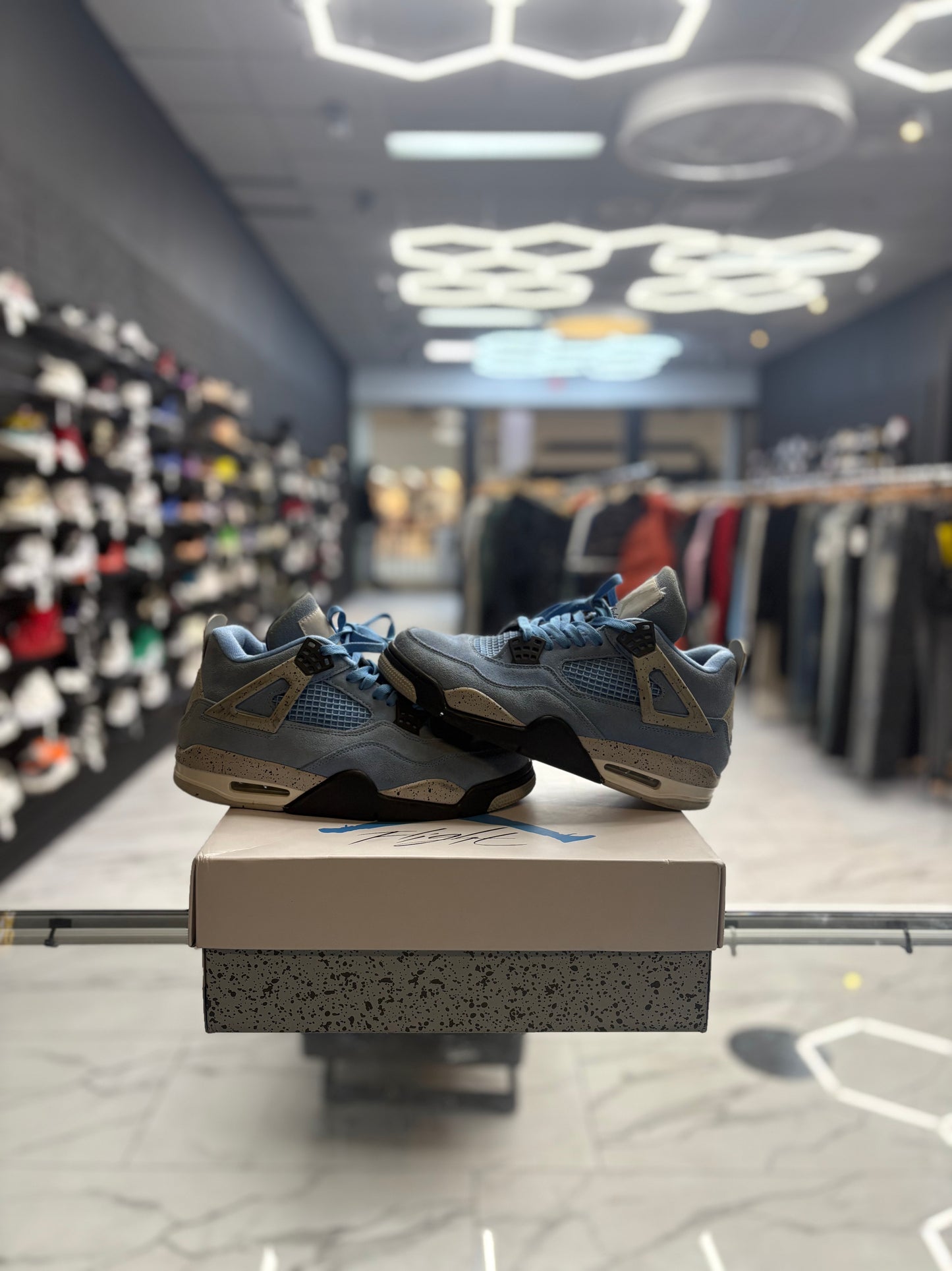 Jordan 4 ‘University Blue’ USED W BOX