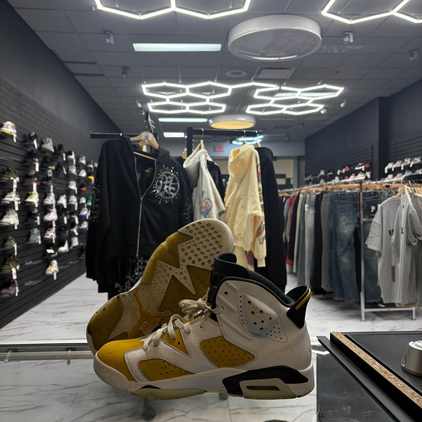 Jordan 6 ‘Yellow Ochre’ USED NO BOX