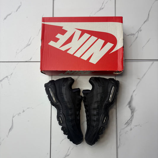 Air max 95 triple black USED WITH BOX