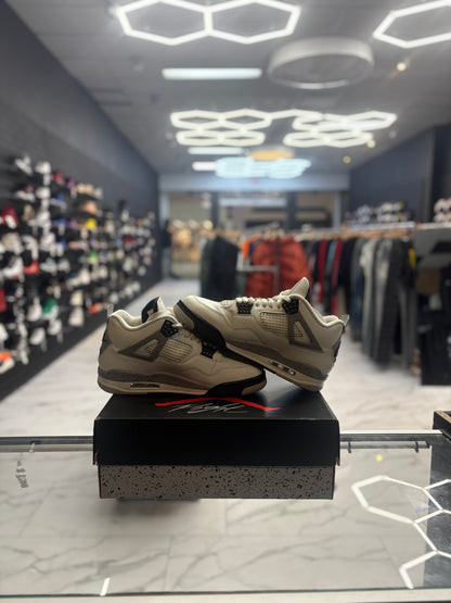 Jordan 4 ‘White Cement’ USED W BOX