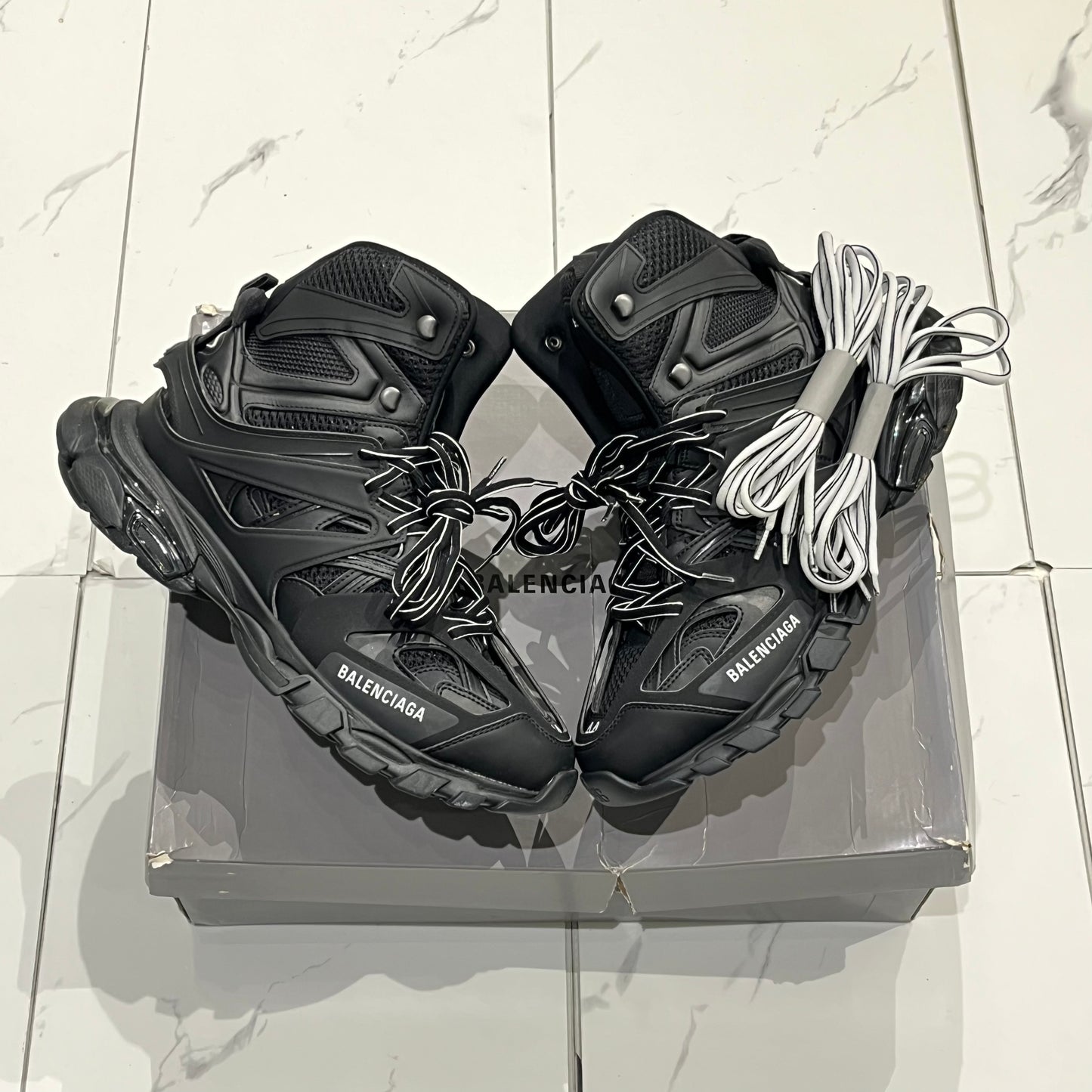 Balenciaga Track High VNDS W BOX & EXTRA LACES