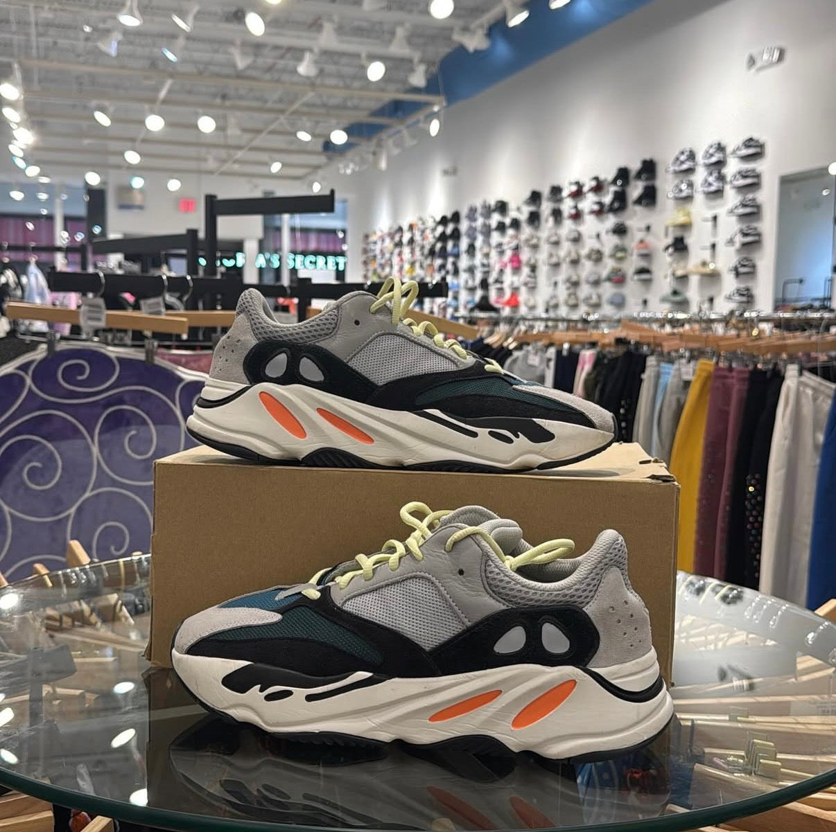 Yeezy 700 Waverunner VNDS With BOX