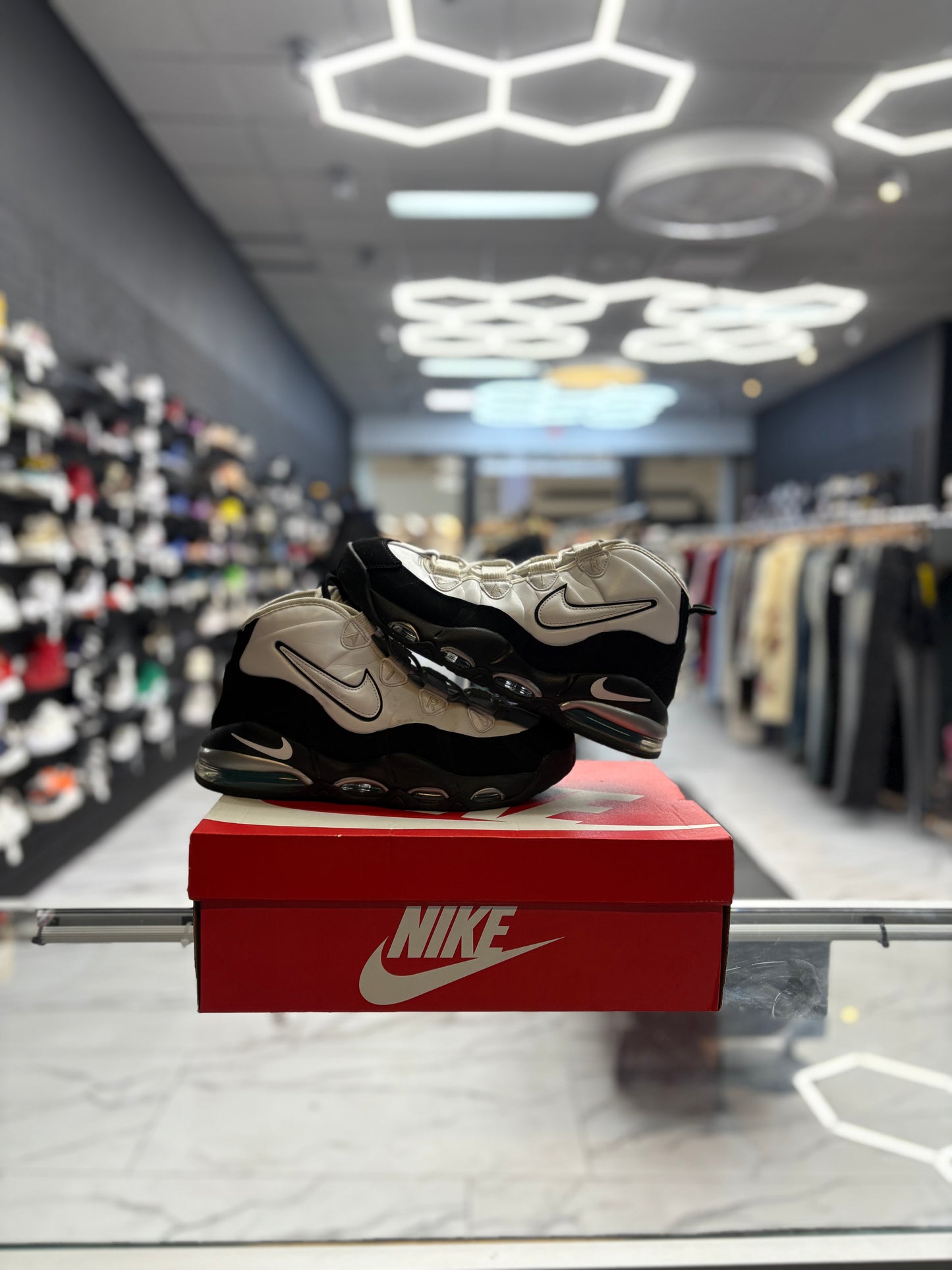 Nike ‘Uptempo 95’ USED W BOX
