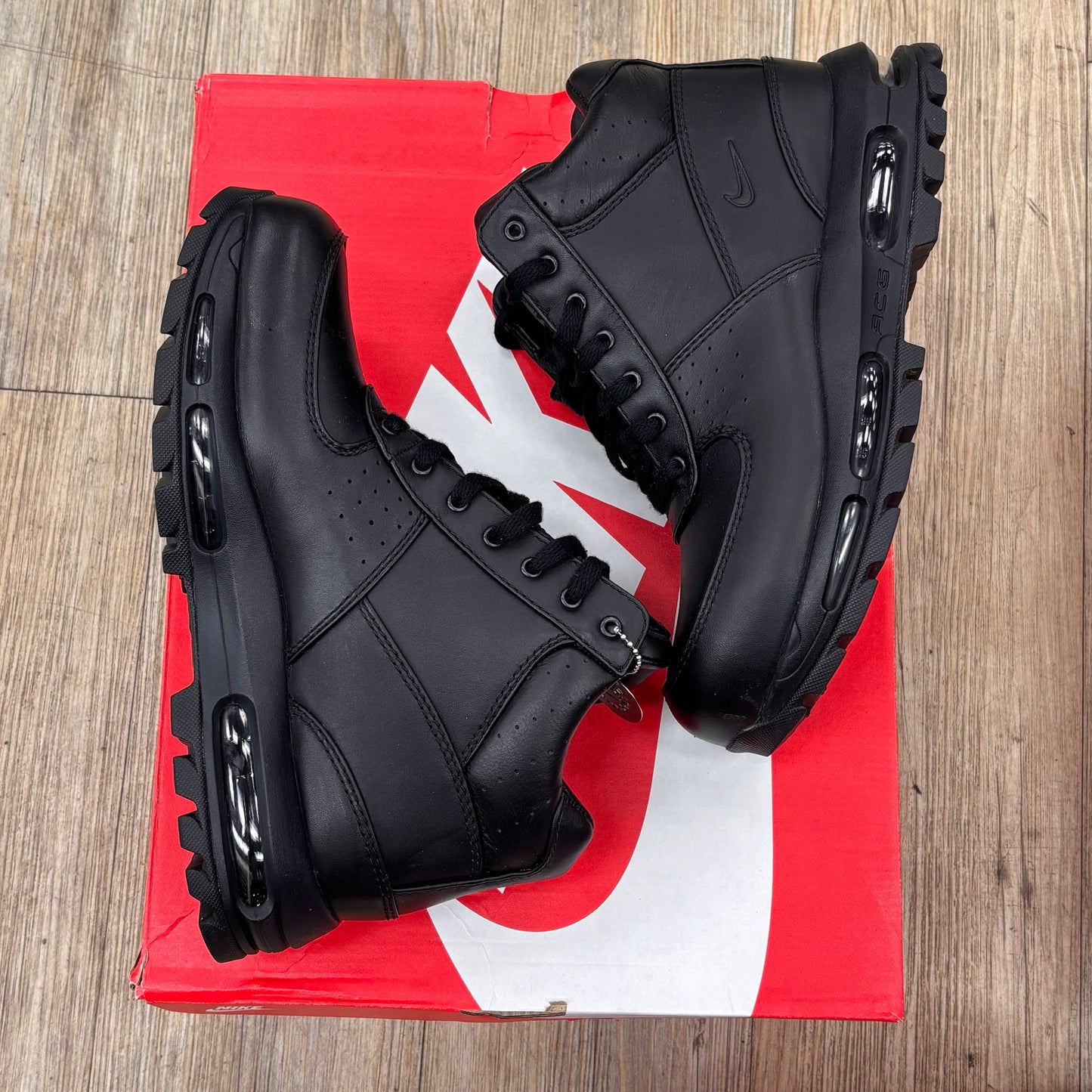 Nike boot preowned with box
