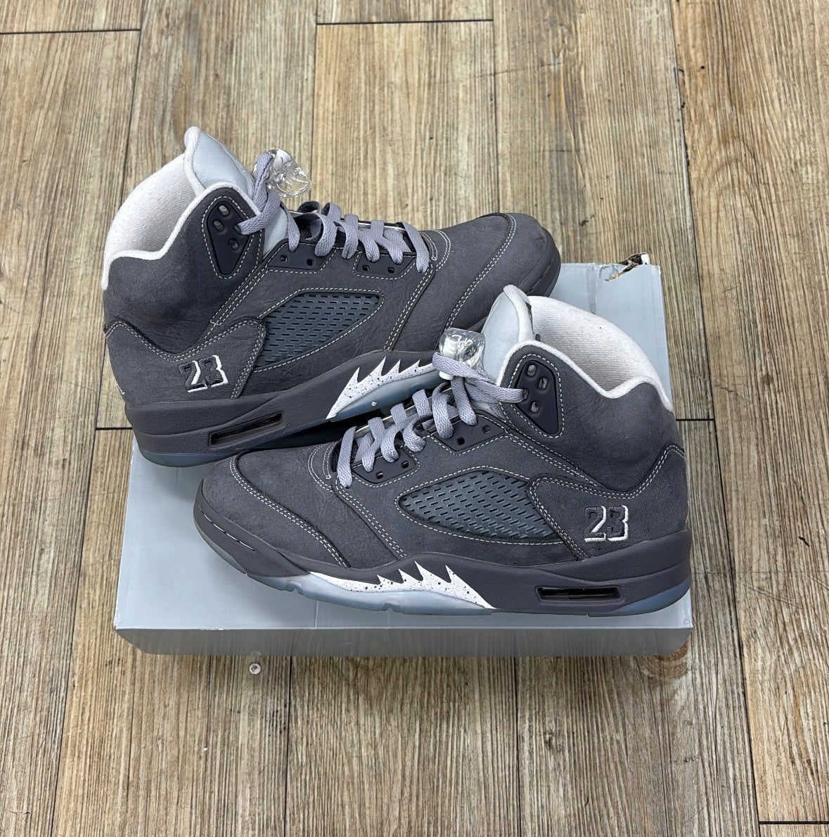 Used Jordan 5 Wolf grey with box