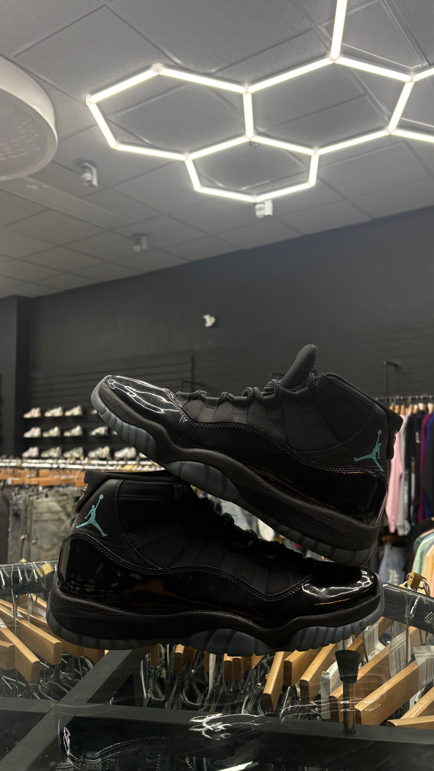 Jordan 11 gamma USED NO BOX NO INSOLES