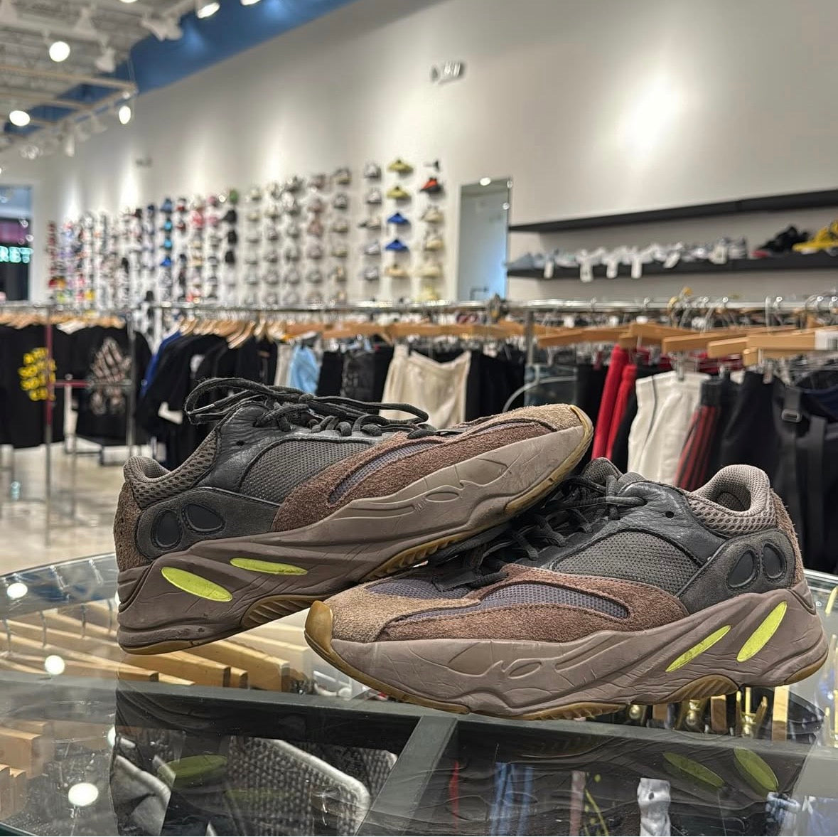 Yeezy 700 Muave Used No Box No
Insole