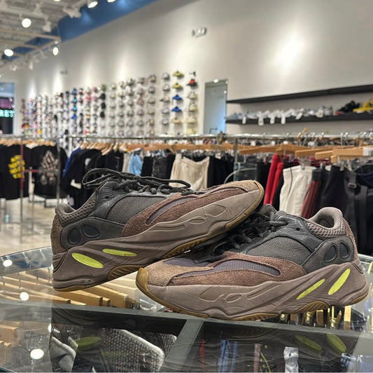 Yeezy 700 Muave Used No Box No
Insole