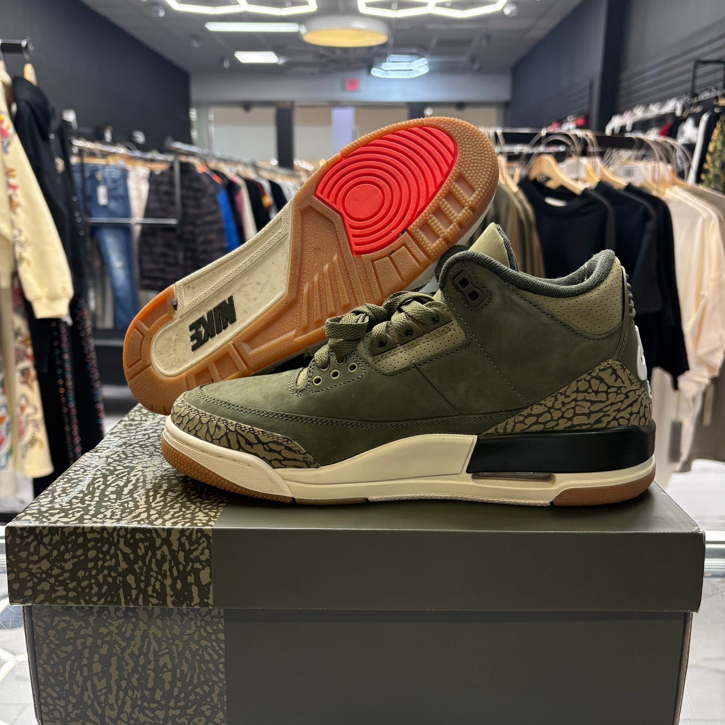 Jordan 3 ‘Olives’ USED W BOX