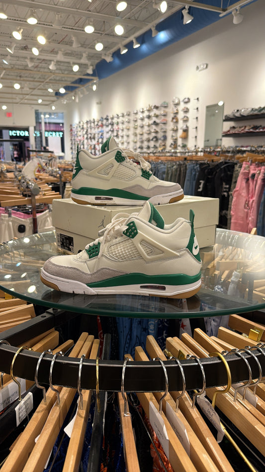 Jordan 4 Retro SB Pine Green USED W BOX