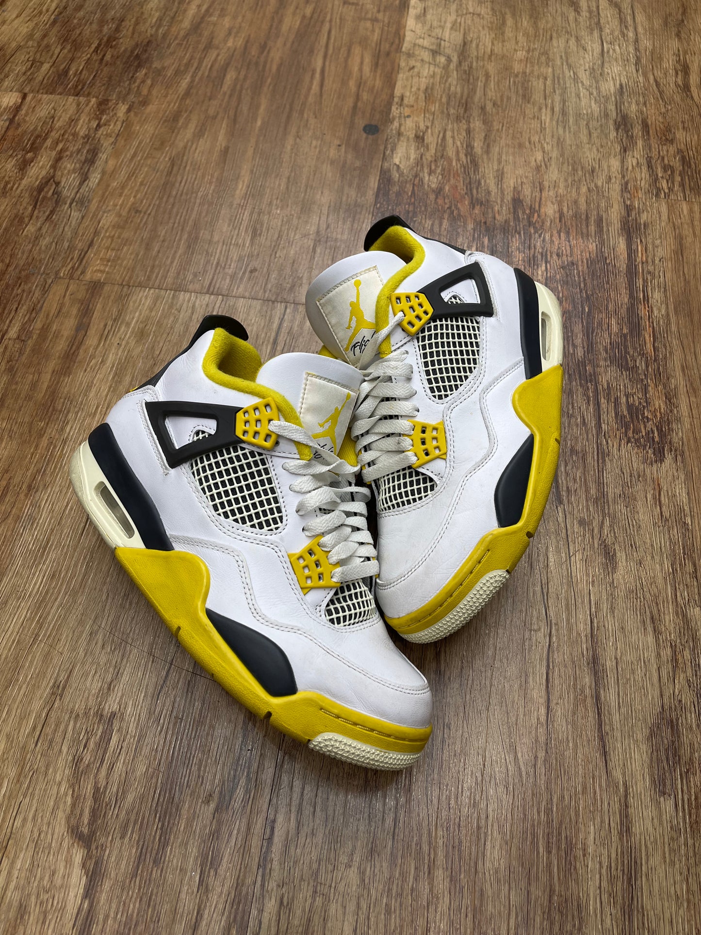 Jordan 4 vivid sulfur pre-owned