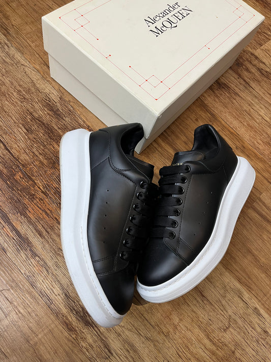 Alexander McQueens black/white pre-owned