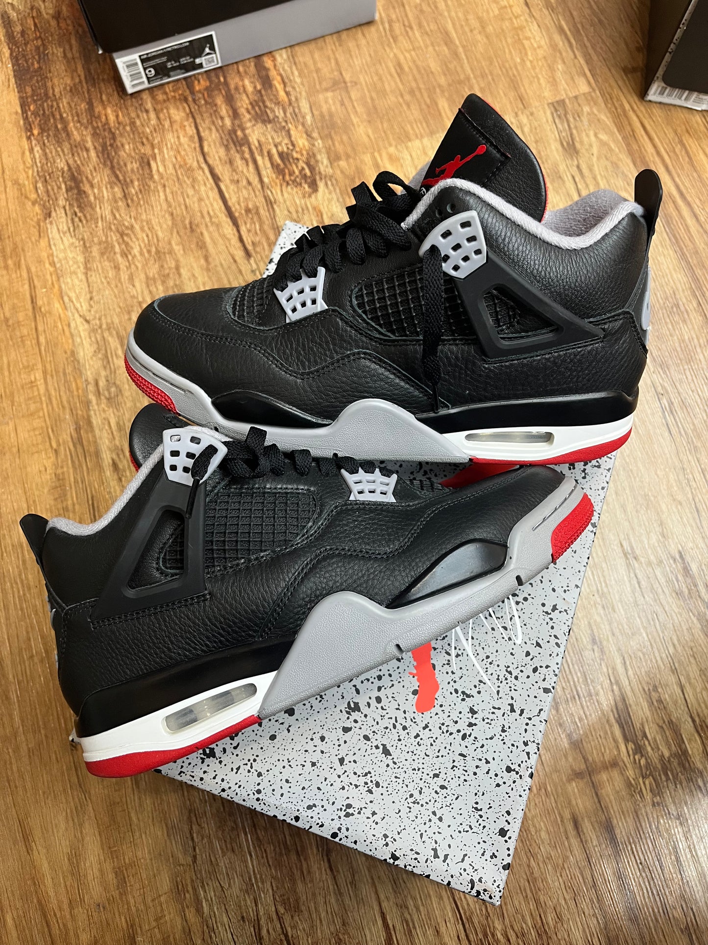 Jordan 4 Bred (2025) PRE OWNED WITH BOX