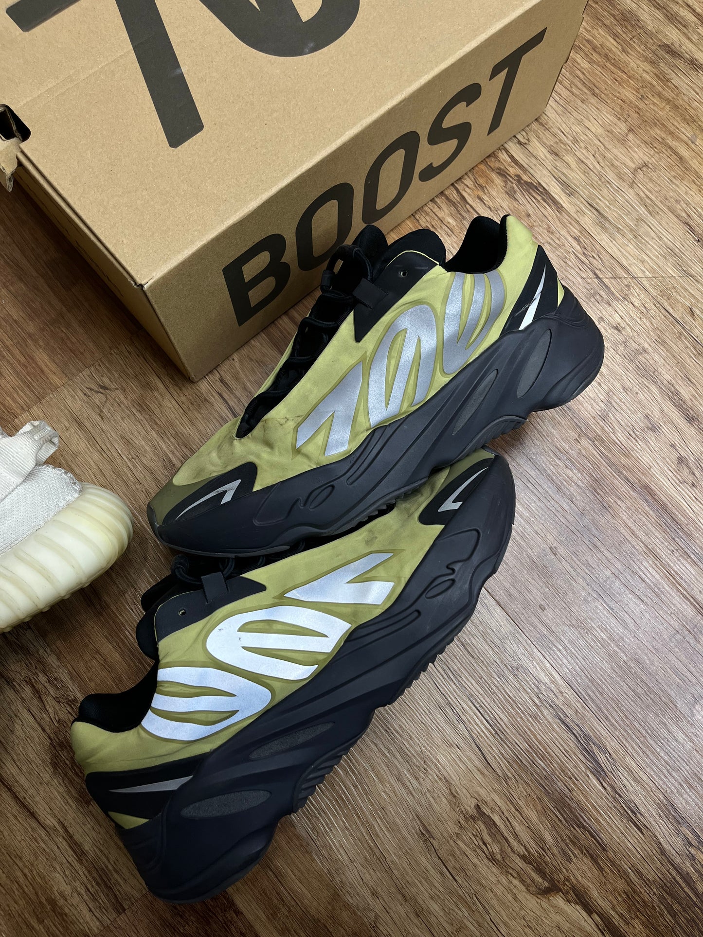Yeezy 700 Resin PRE OWNED WITH BOX