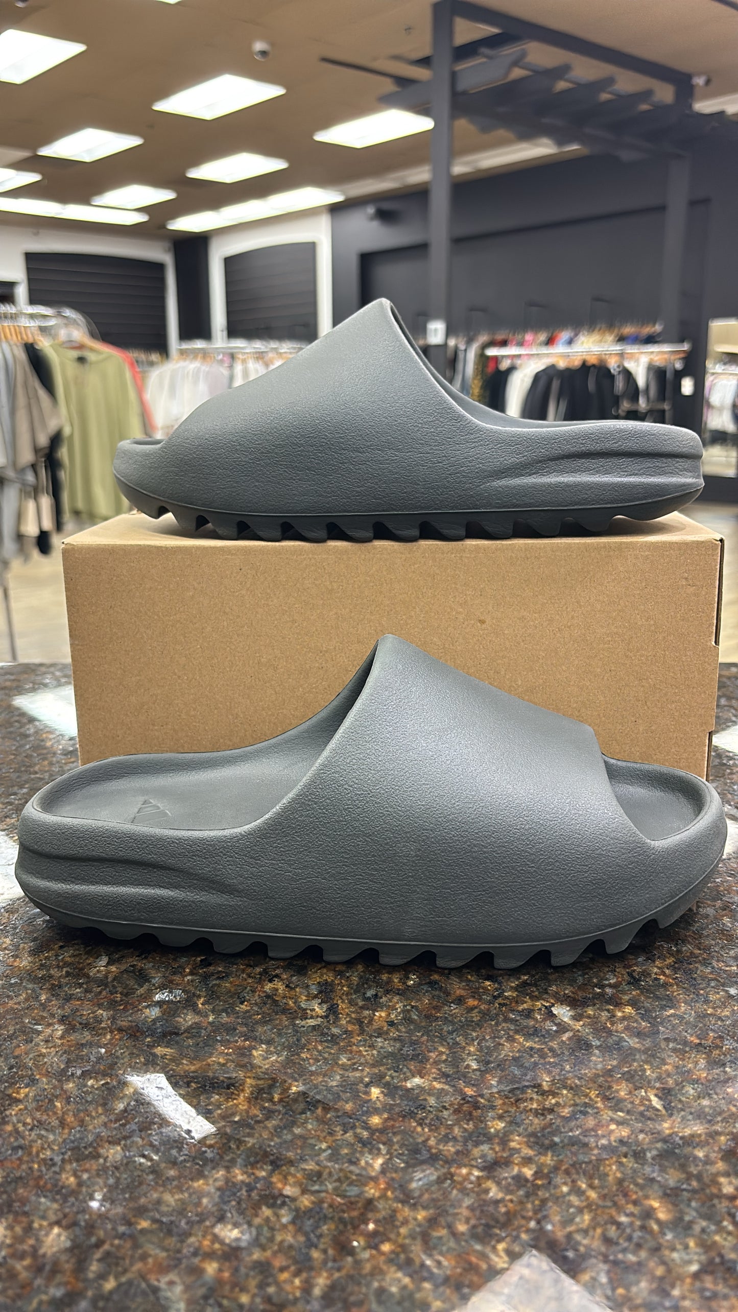 Yeezy Slides Dark Onyx LIGHTLY USED WITH BOX
