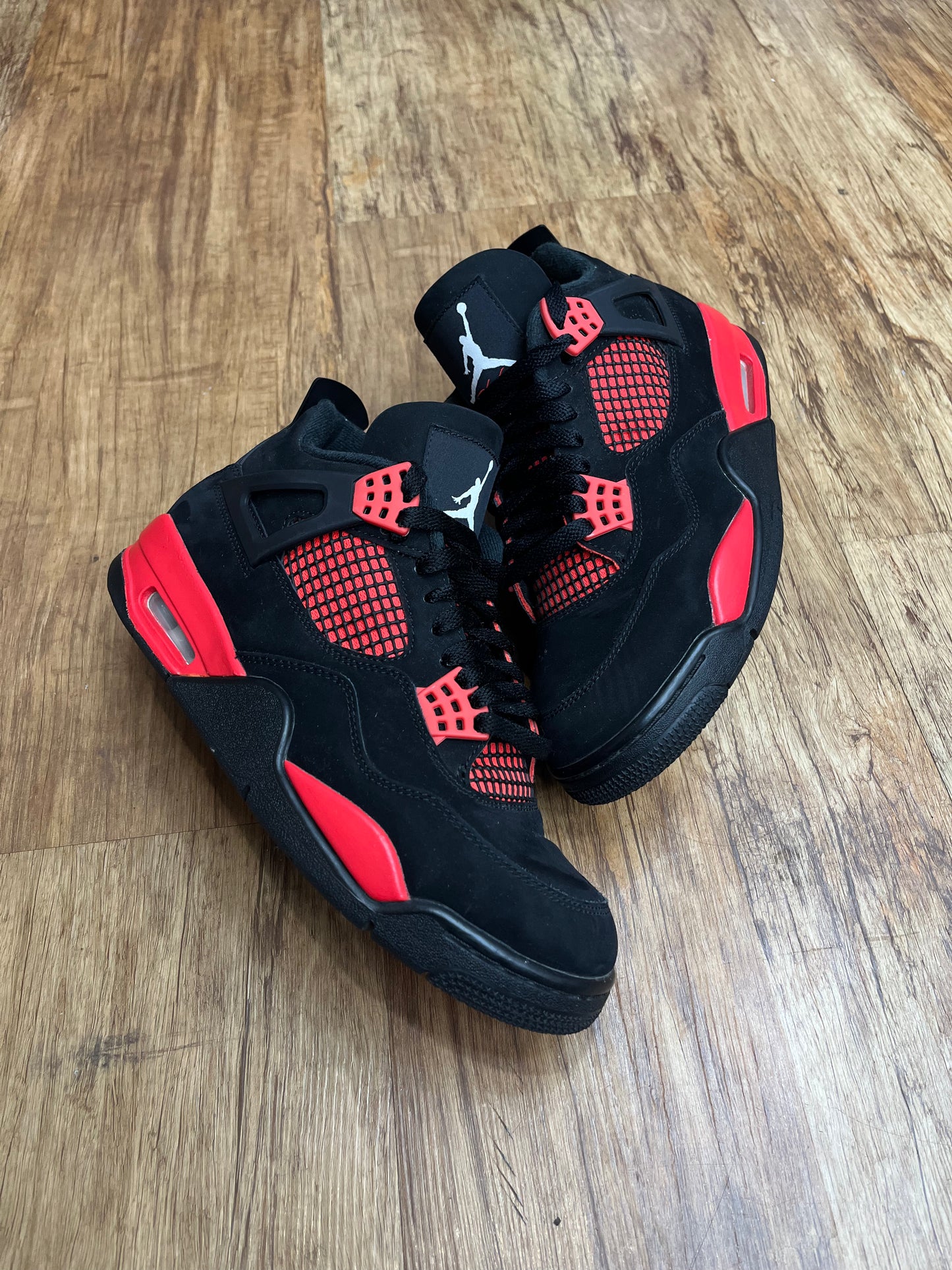 Jordan 4 red thunder used no box