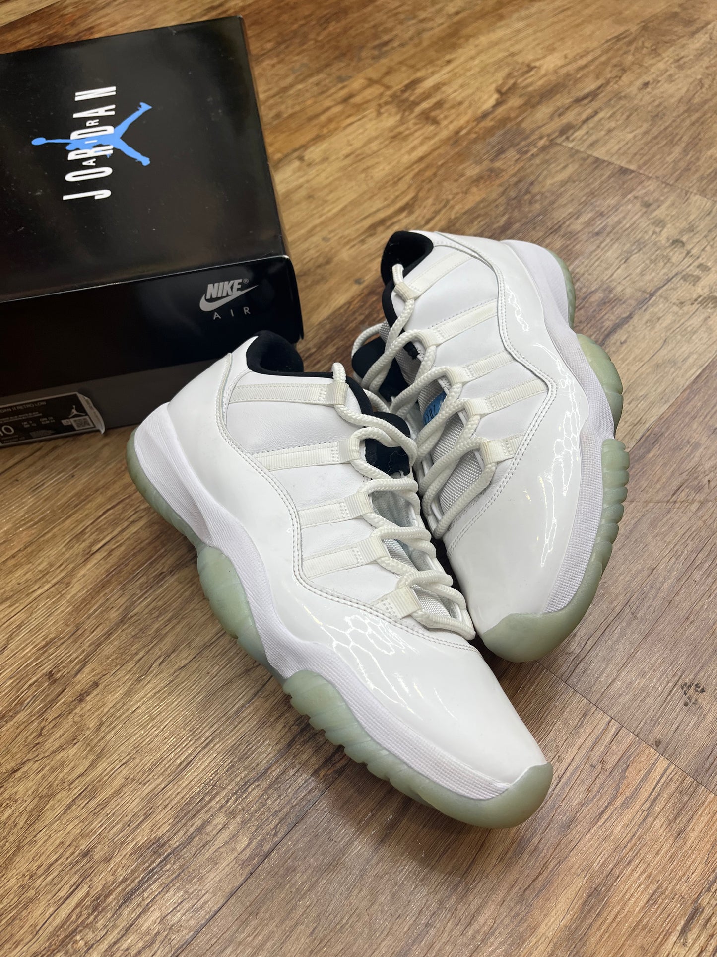 Used Jordan 11 legend blue low with box
