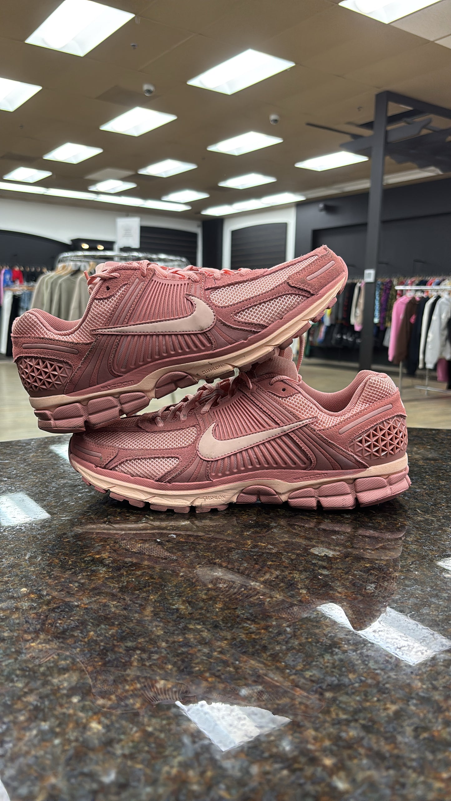 Nike Zoom Vomero 5 red Stardust used no box