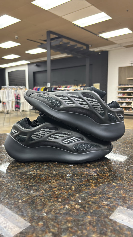 Yeezy 700 V3 Dark Glow Preowned no box