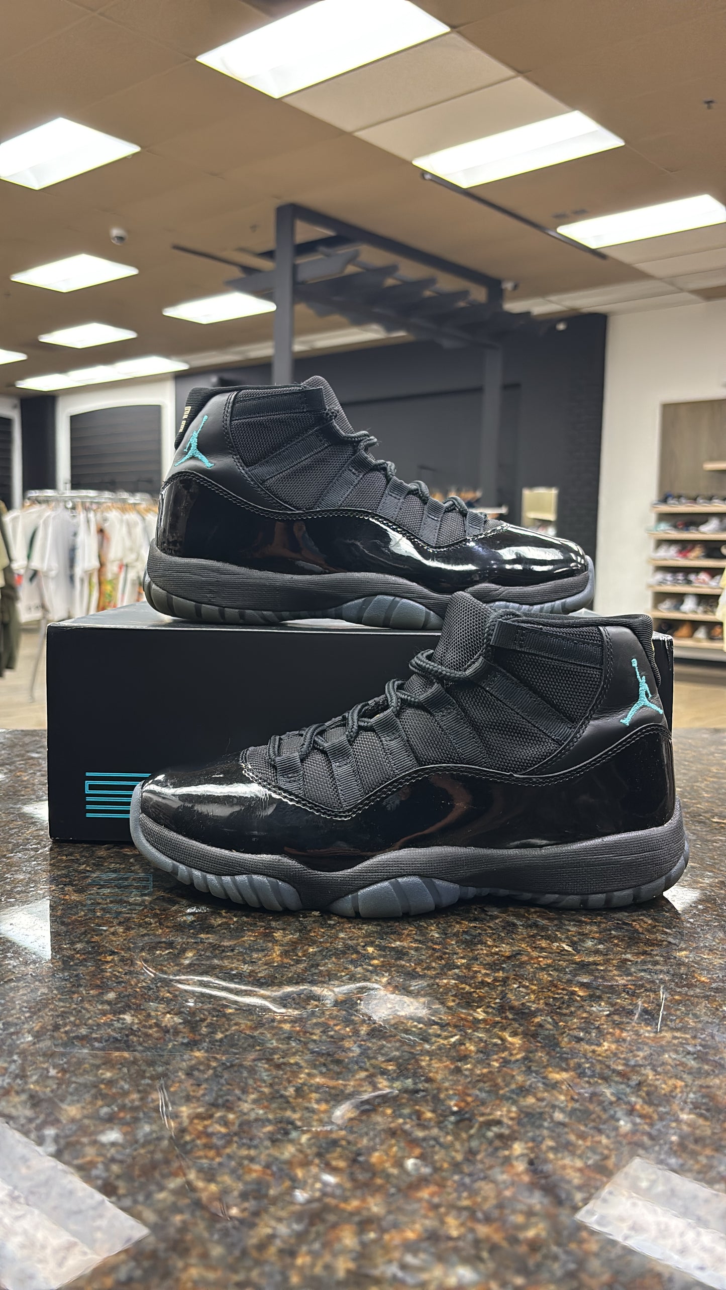 Jordan 11 gamma preowned with box