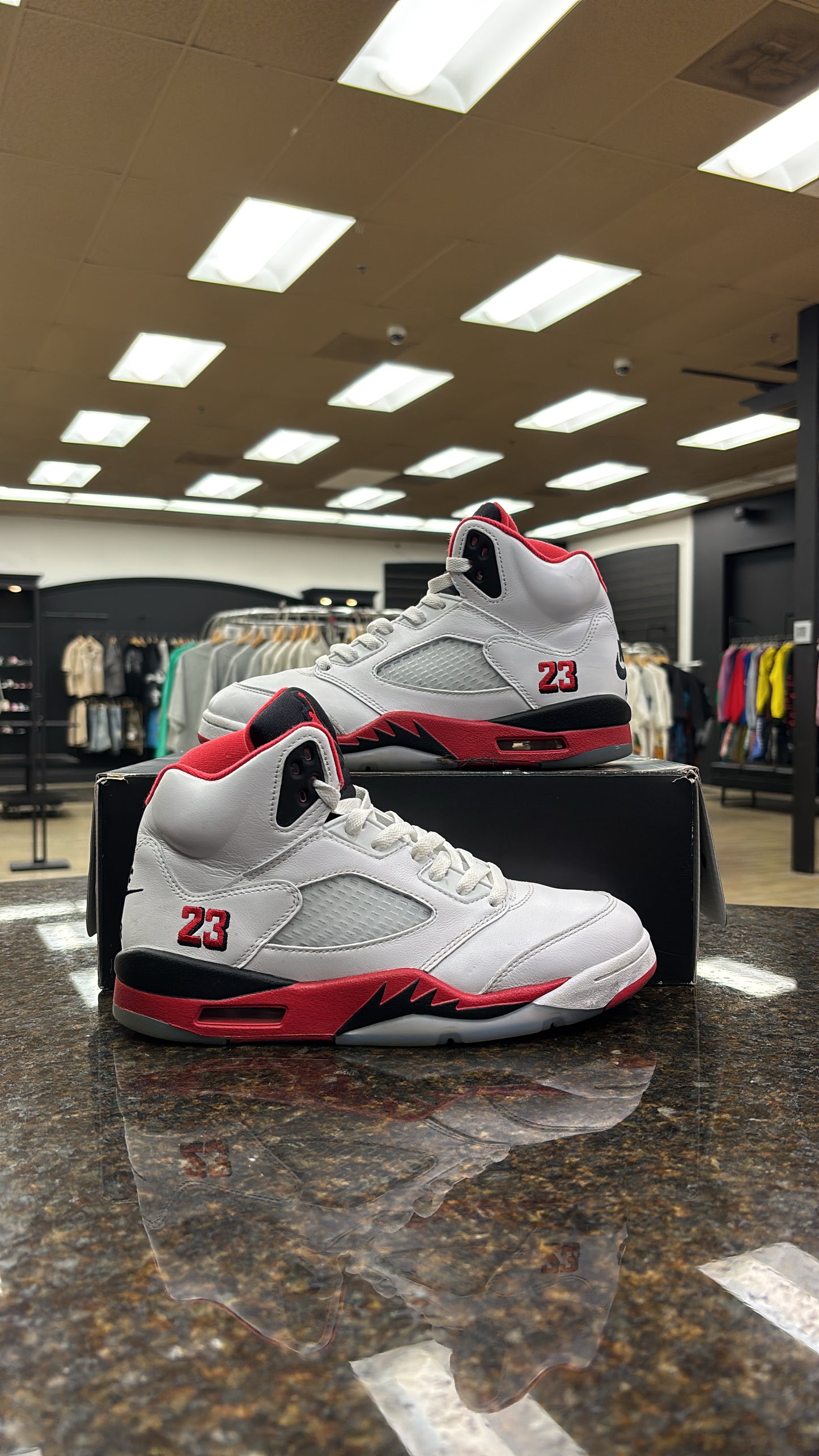 Jordan 5 Fire red preowned with box