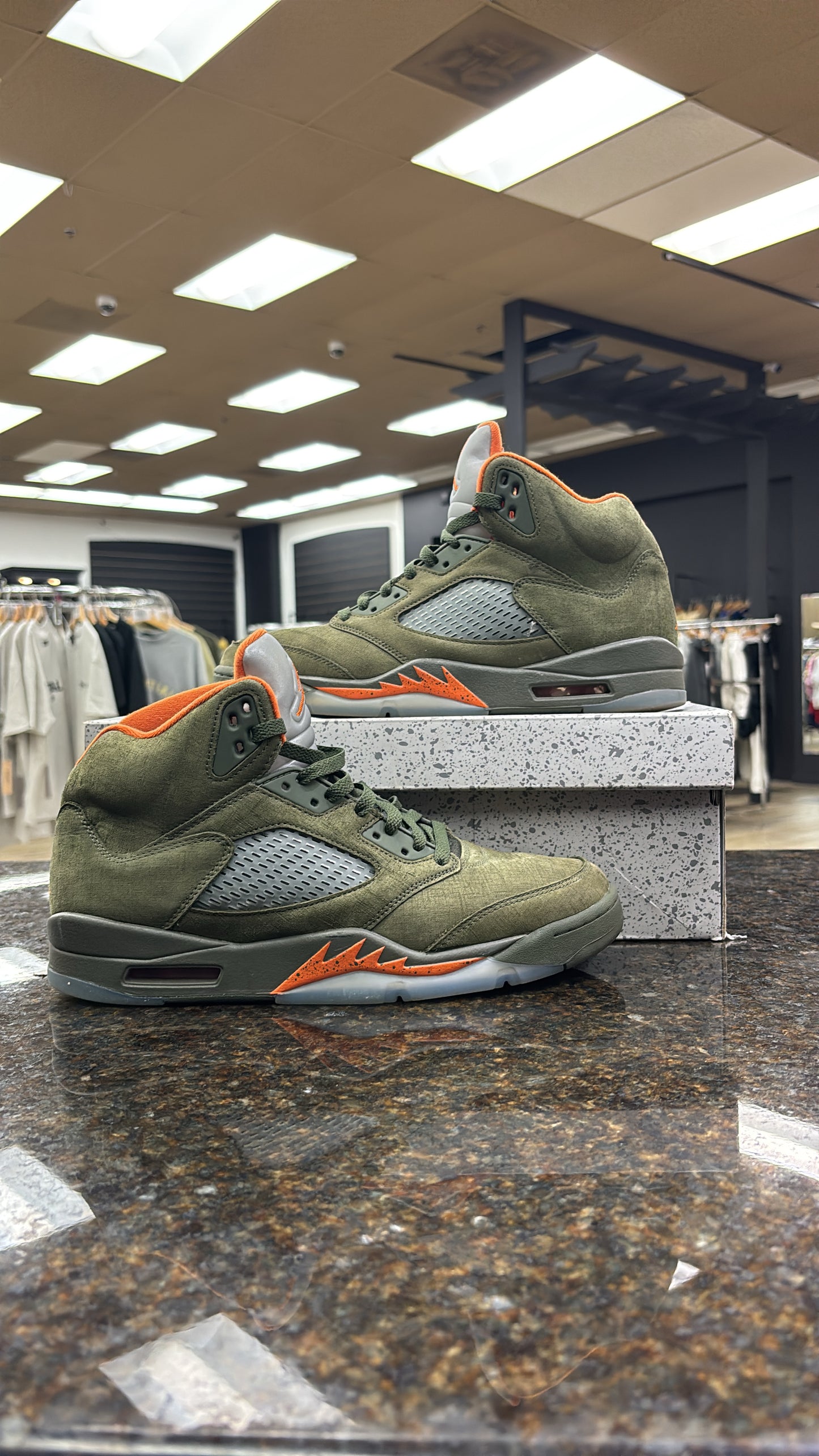 Jordan 5 olive preowned with box