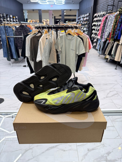 Yeezy 700 ‘Neon Yellow’ USED W REPLACEMENT BOX