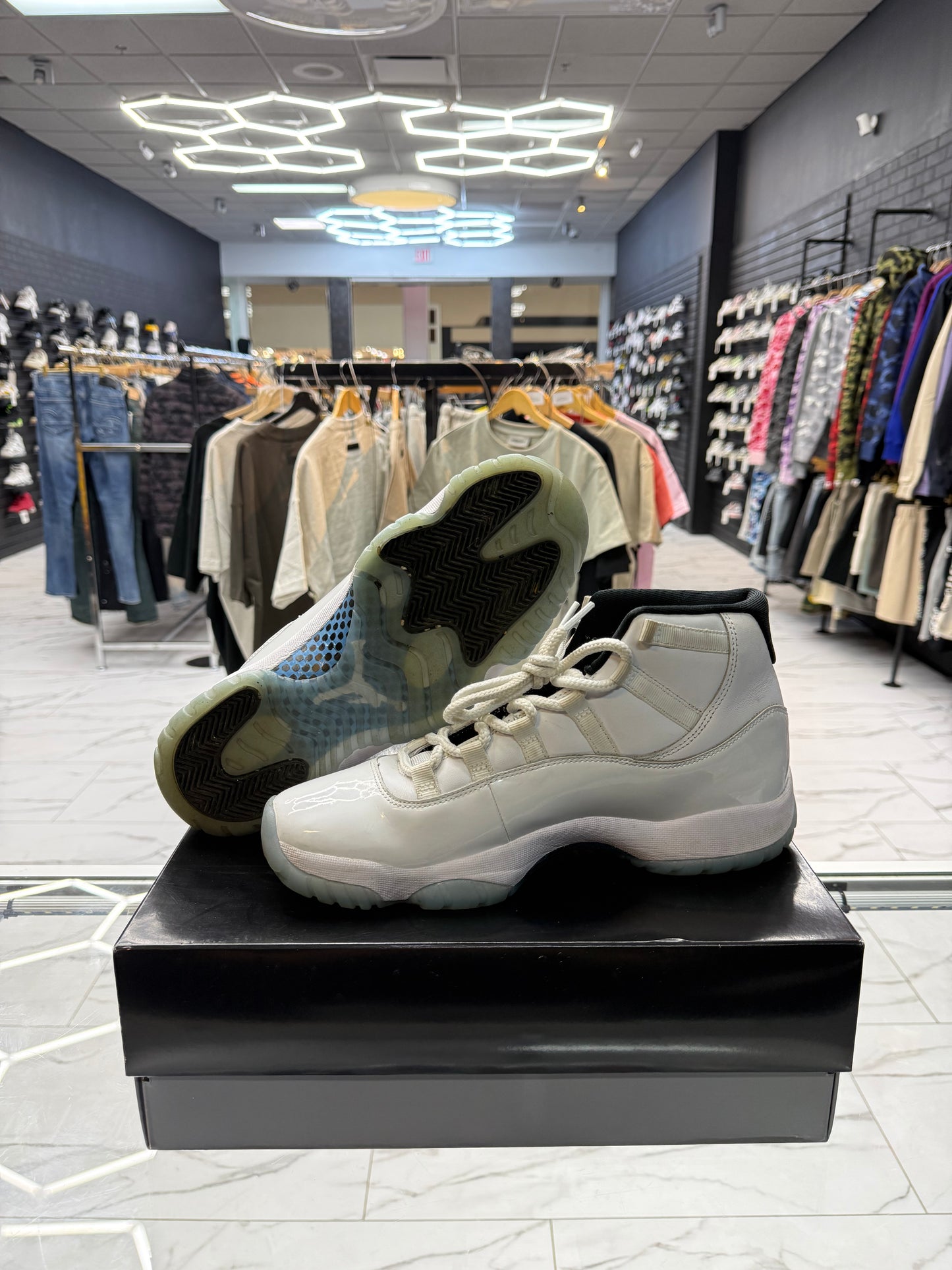 Jordan 11 ‘Legend Blues’ USED W BOX
