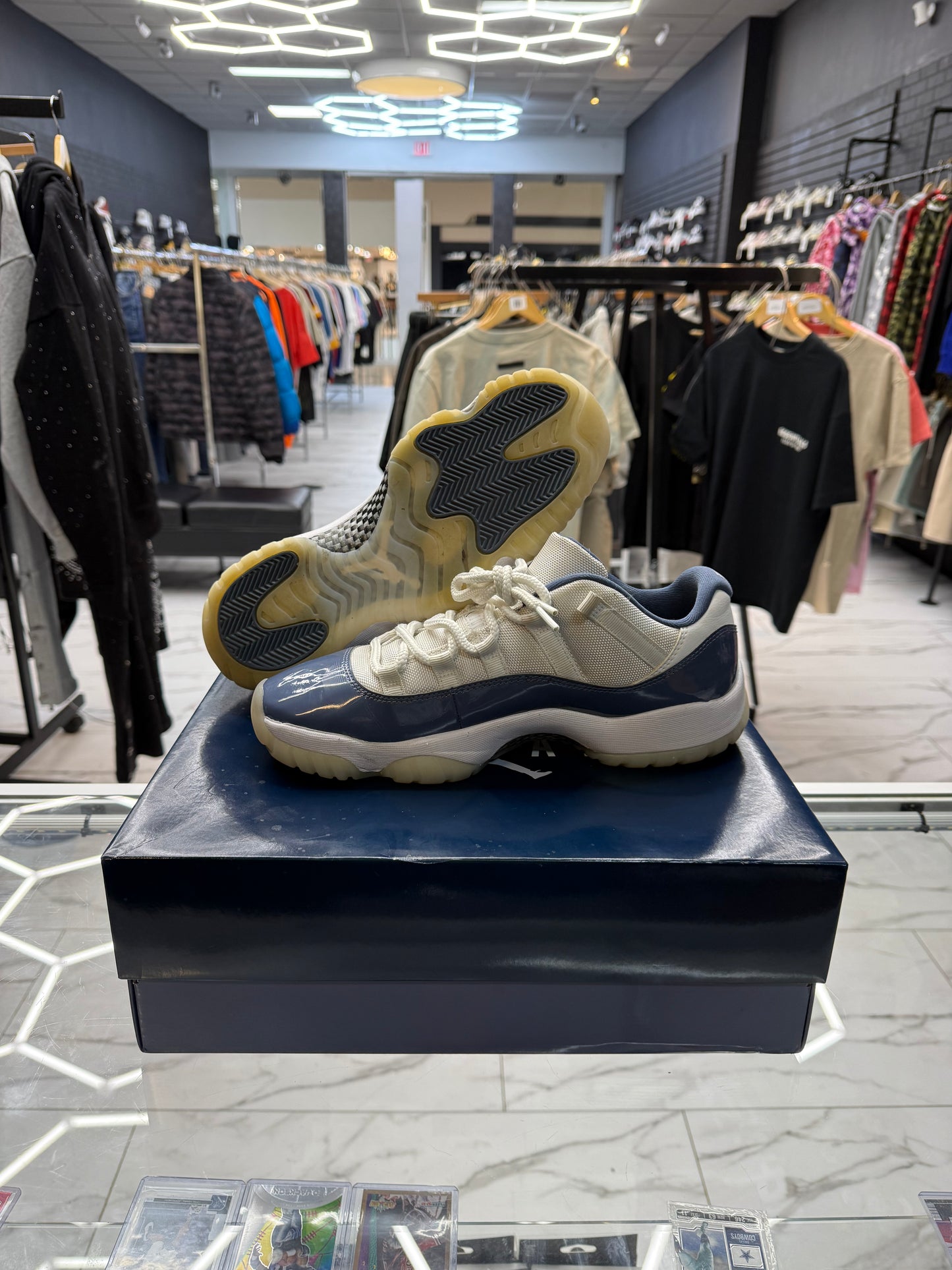 Jordan 11 ‘Diffused Blue’ USED W BOX