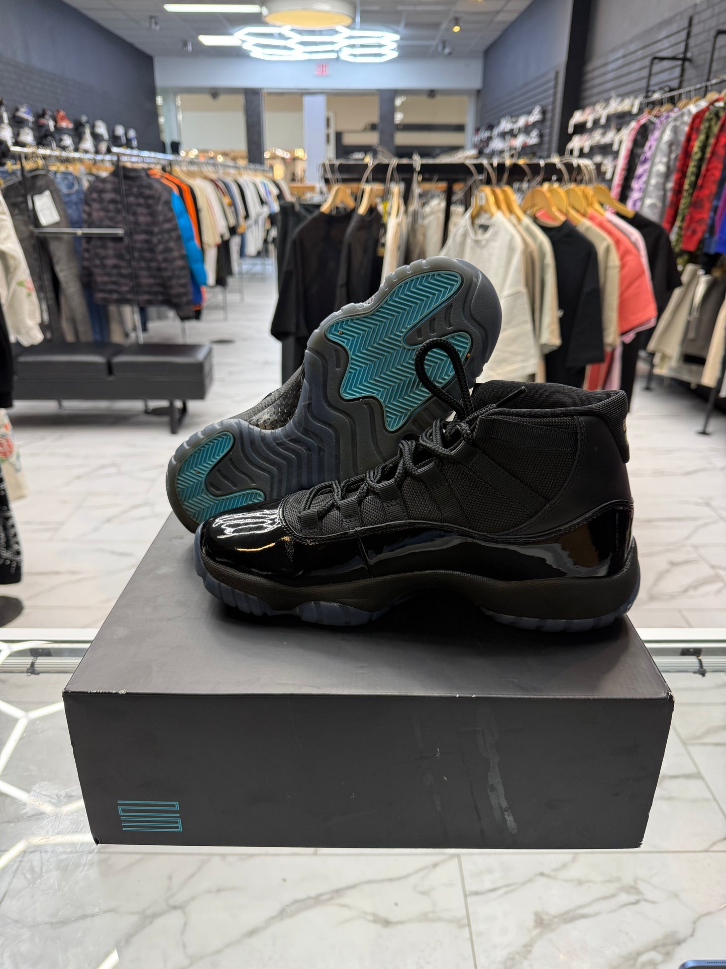 Jordan 11 ‘Gamma’ USED W ORIGINAL BOX