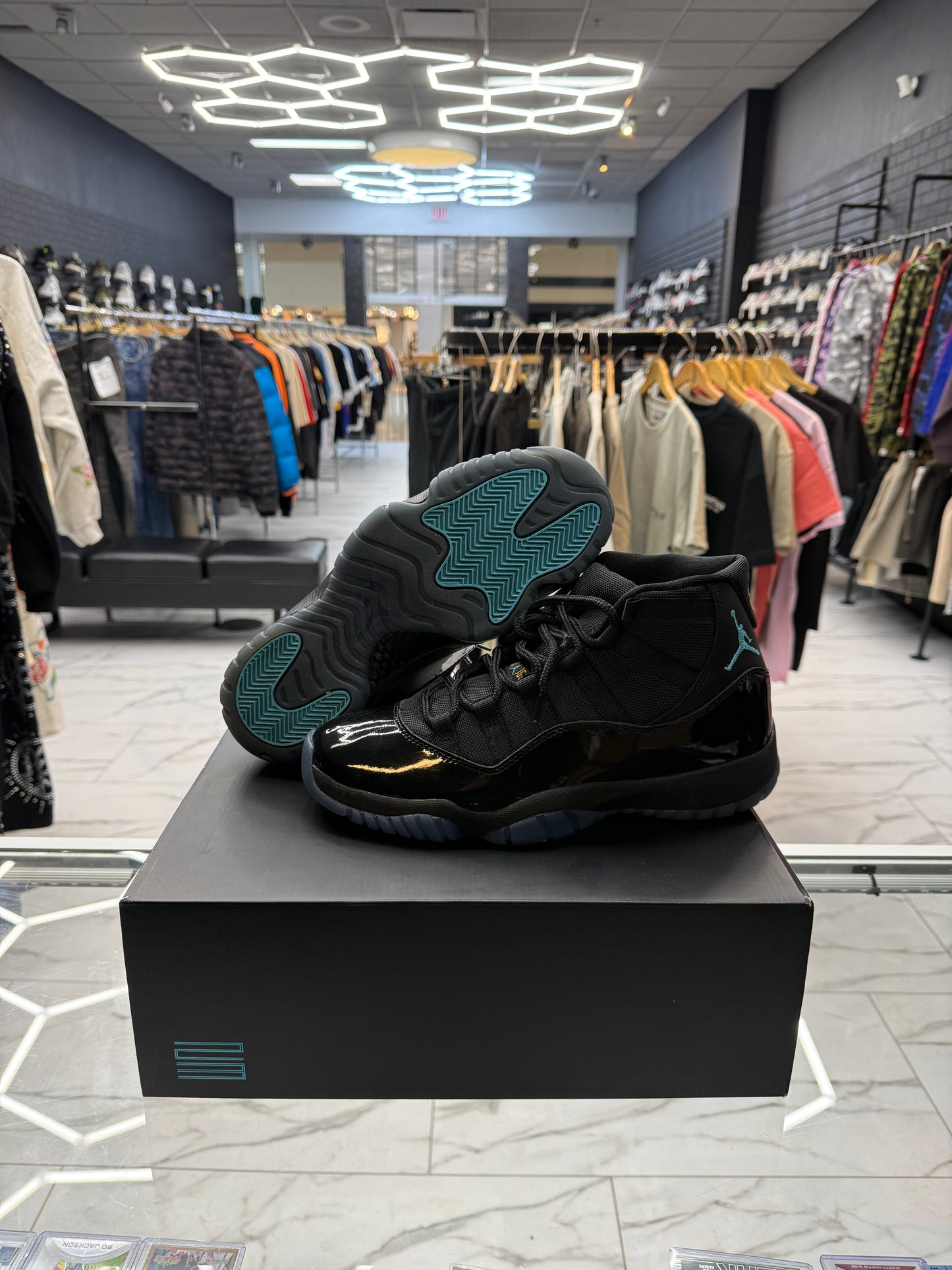 Jordan 11 ‘Gamma’ USED W BOX