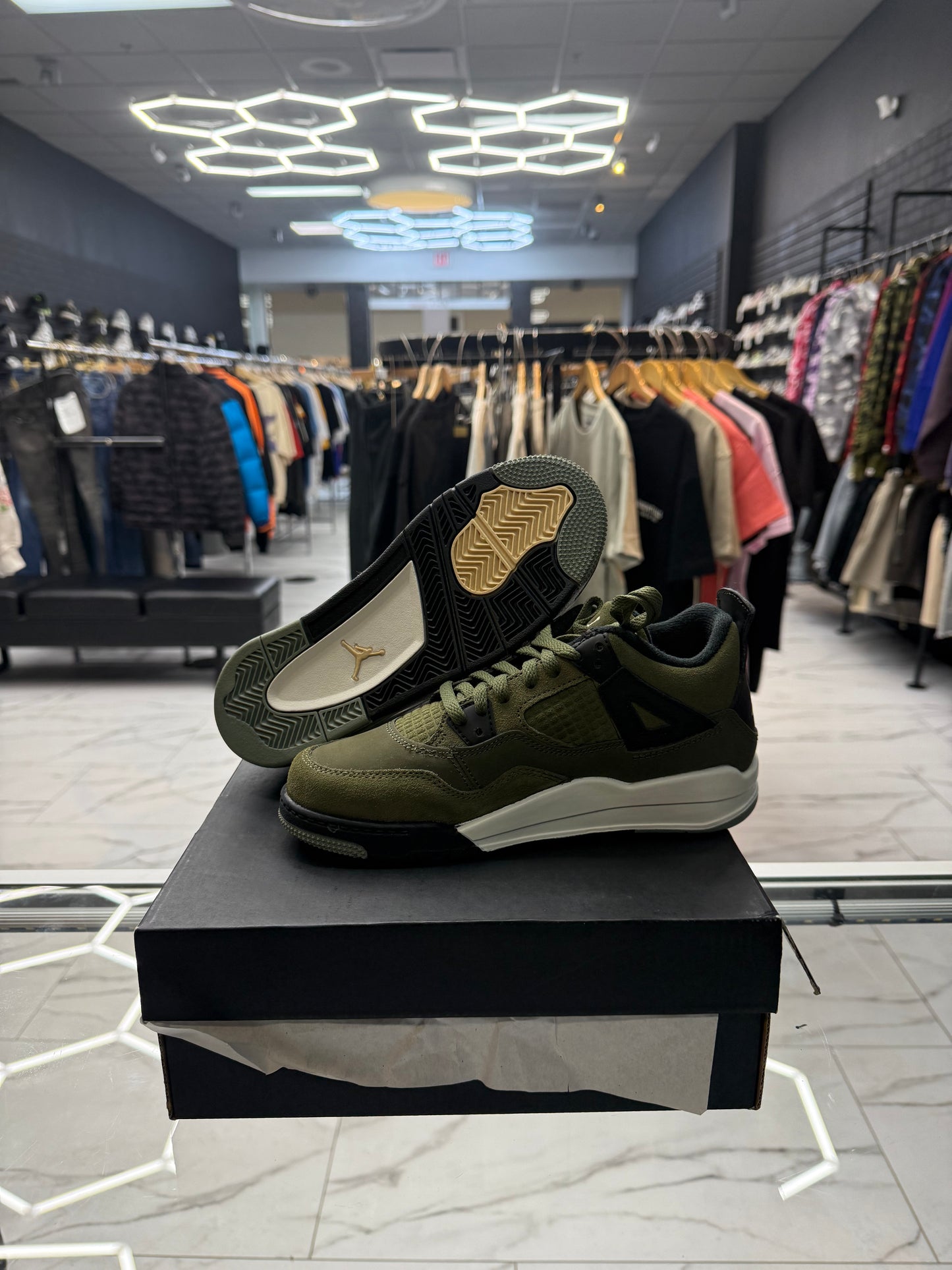 Jordan 4 Craft ‘Medium Olive’ USED W BOX
