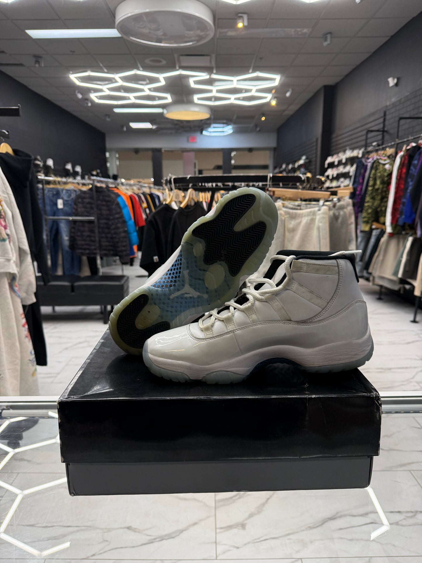 Jordan 11 ‘Legend Blue’ USED W BOX