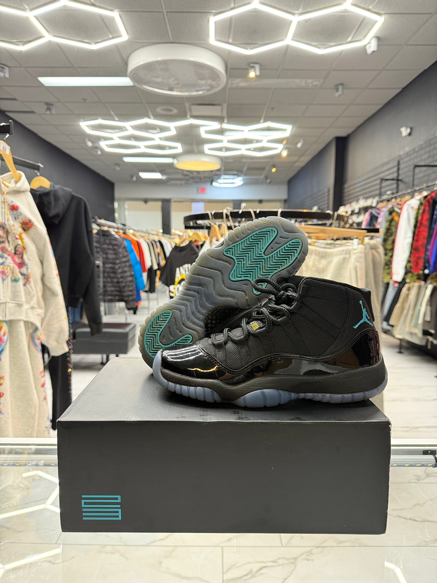 Jordan 11 ‘Gamma’ USED W BOX