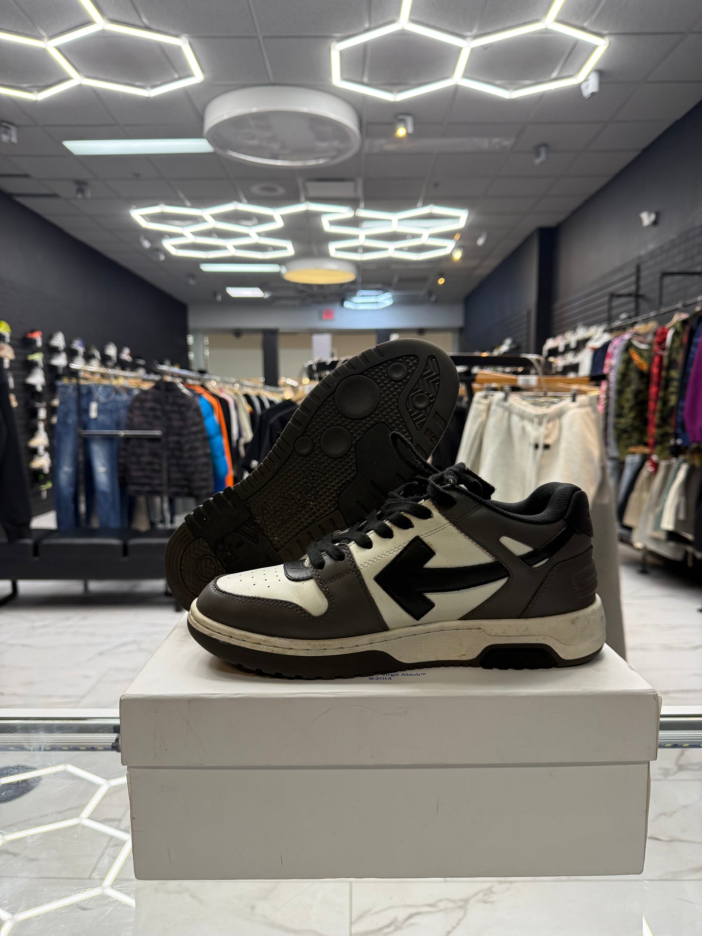 Off- White ‘Dark Grey’ USED W BOX