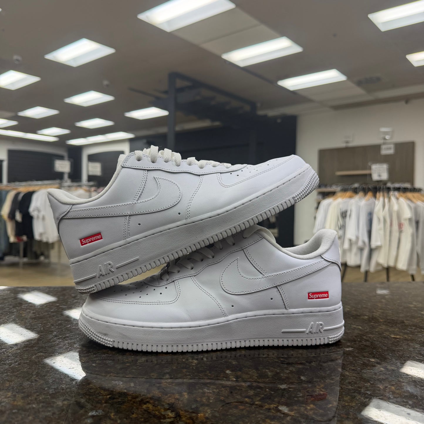 Nike Supreme Air Force 1 used no box