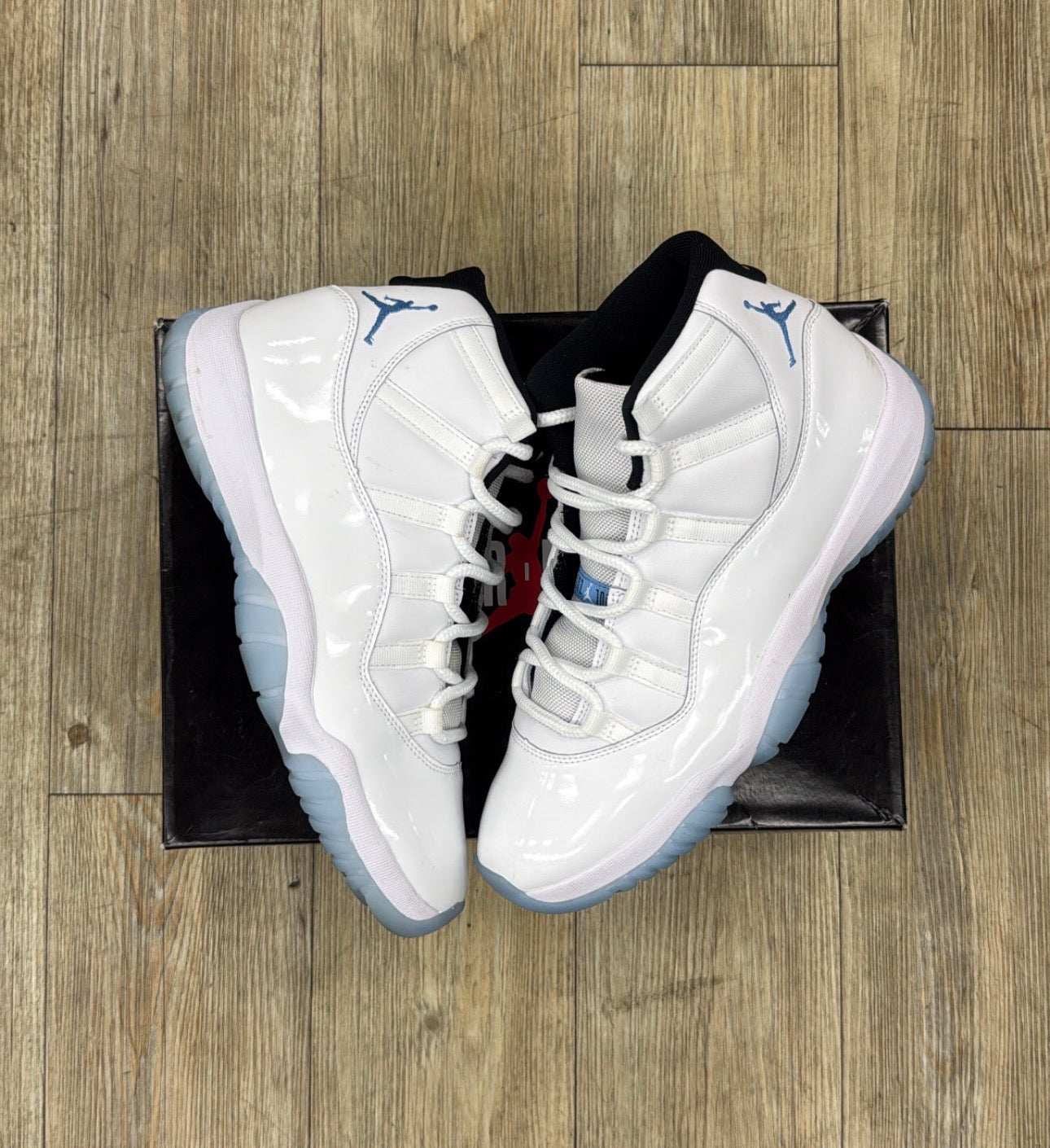 Used Jordan 11 Retro”Legend blue” with box