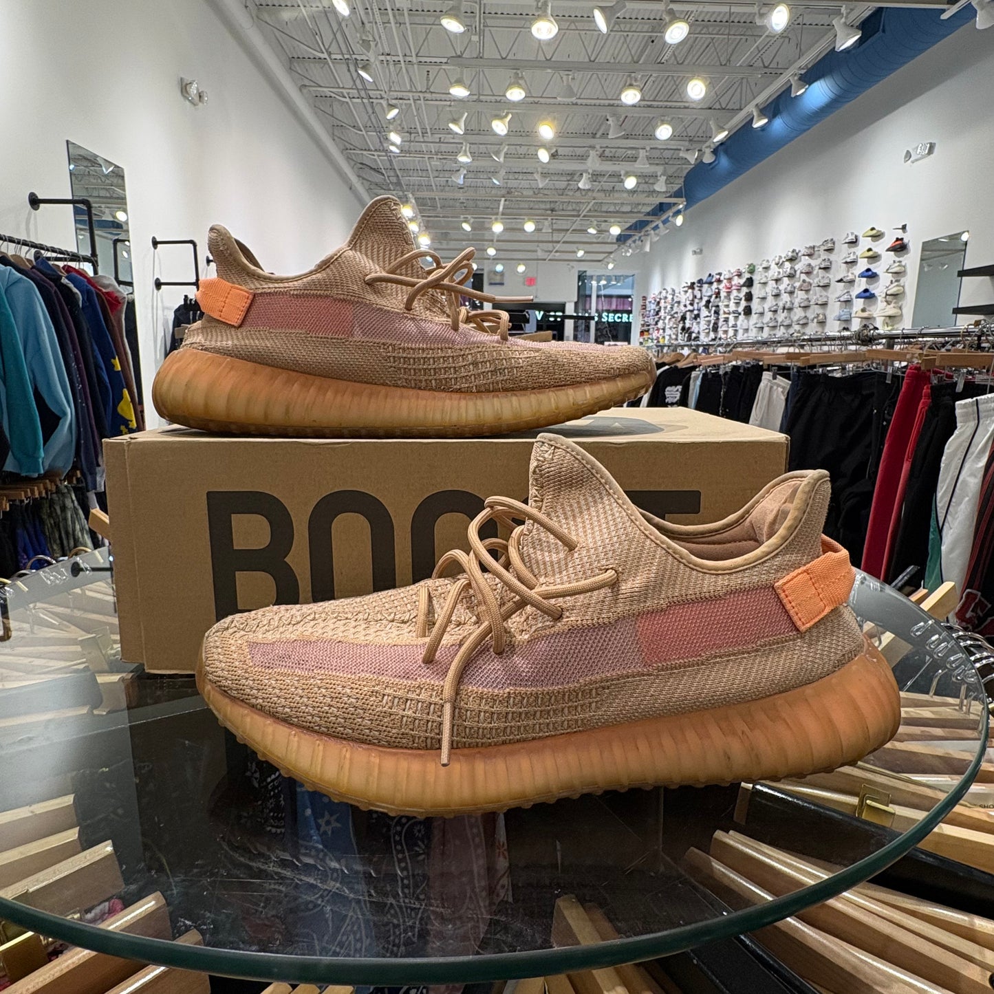 Adidas Yeezy Boost 350 V2.- preowned with box